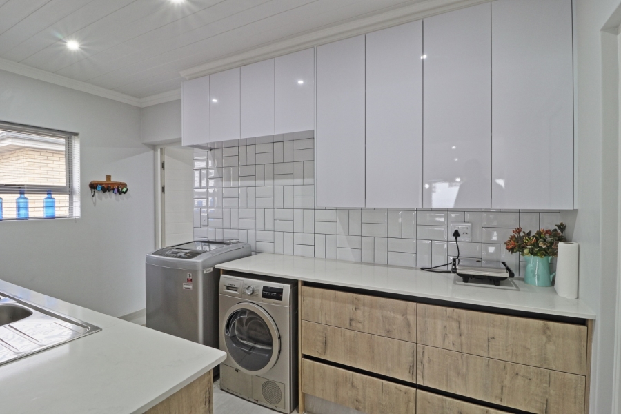 4 Bedroom Property for Sale in Monte Christo Western Cape